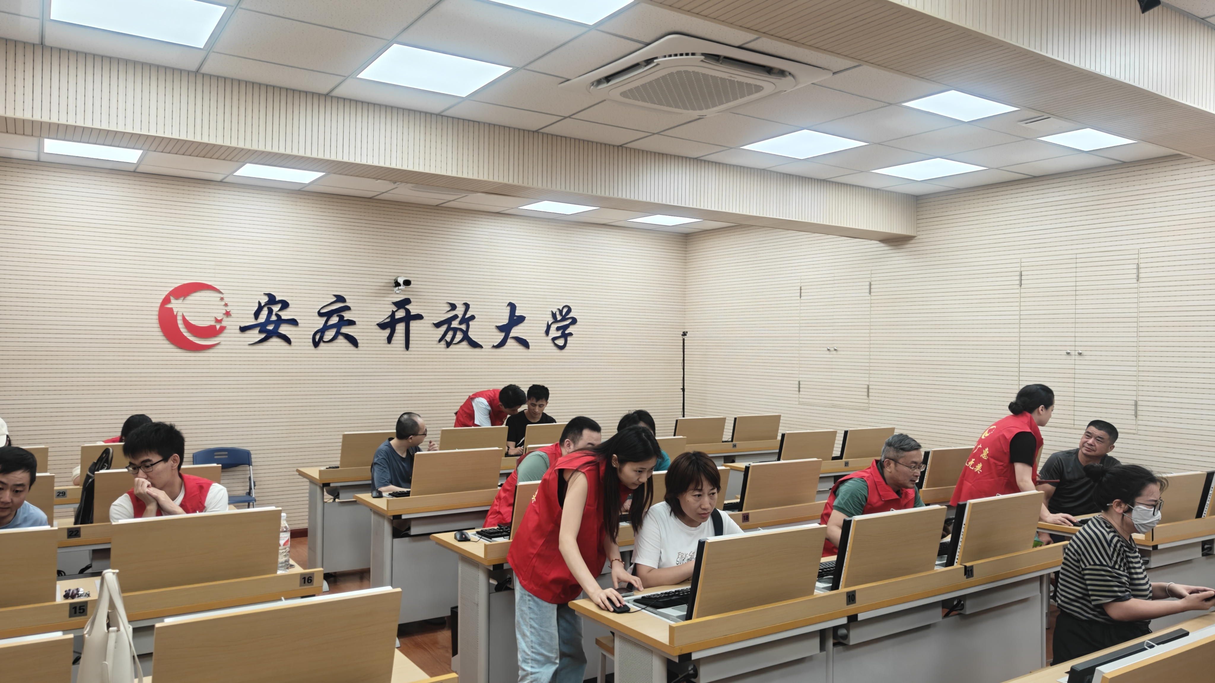 以“互联网+”为特征